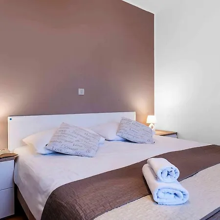 Apartment Thea *