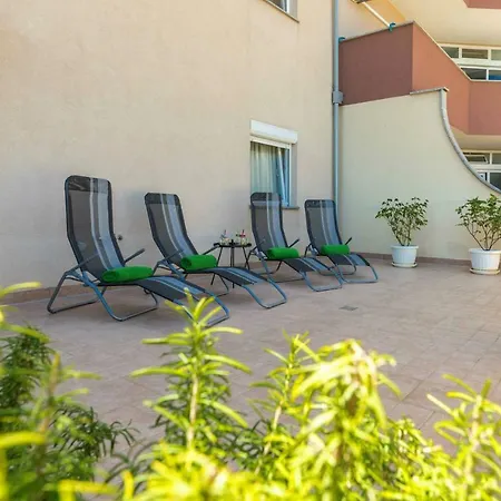 Apartment Thea Pula