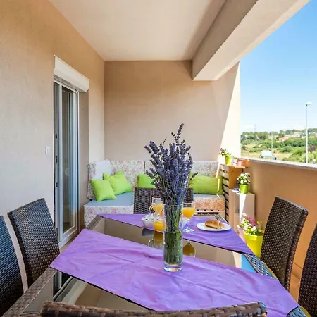 Thea Apartment *